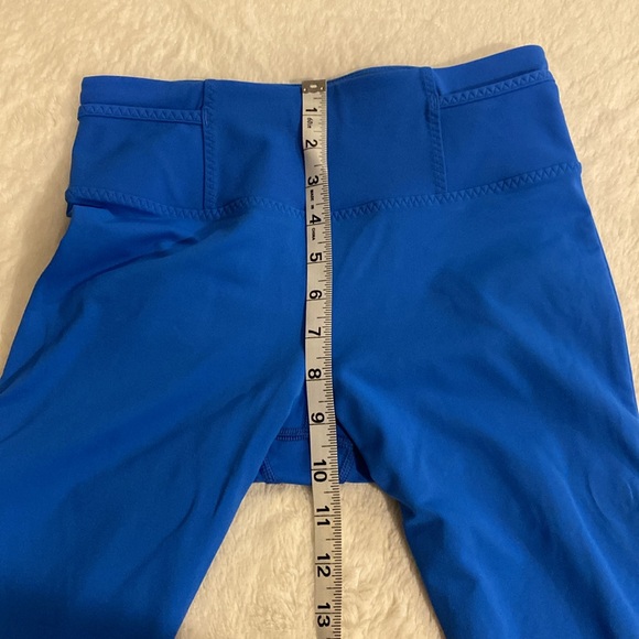 Lululemon Royal Blue 3/4 Capri Leggings Size 4 Reflective Stripe Excellent Cond. - Picture 9 of 10